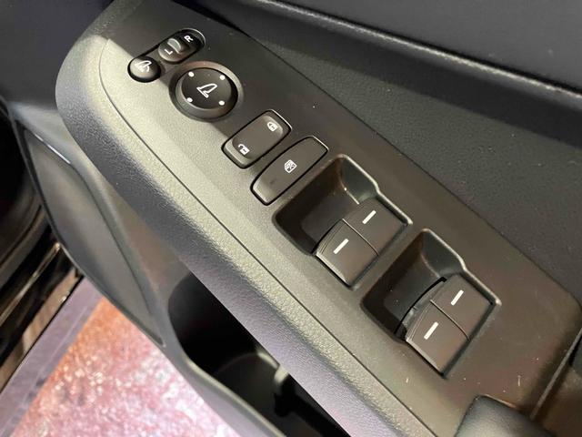 �p���[�E�B���h�E�̃X�C�b�`�ł���B�^�]�Ȃɋ��Ȃ��瑋���J���߂̃R���g���[���ł��܂���B