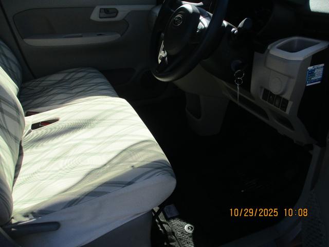 ステラ L TV キーレスエントリー アイドリングストップ 電動格納ミラー ベンチシート CVT 盗難防止システム ABS ESC CD DVD再生 衝突安全ボディ エアコン パワーステアリング パワーウィンドウ(6枚目)