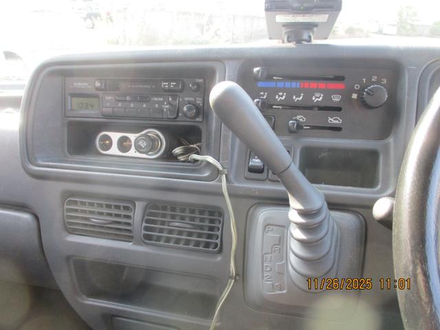 サンバーバン ＶＣ　４ＷＤ　軽バン　ＡＴ　ＥＴＣ　両側スライドドア　エアコン　パワーウィンドウ　運転席エアバッグ（3枚目）