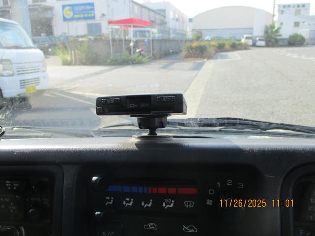 サンバーバン ＶＣ　４ＷＤ　軽バン　ＡＴ　ＥＴＣ　両側スライドドア　エアコン　パワーウィンドウ　運転席エアバッグ（4枚目）