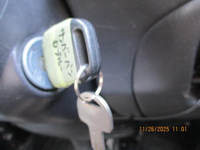 サンバーバン ＶＣ　４ＷＤ　軽バン　ＡＴ　ＥＴＣ　両側スライドドア　エアコン　パワーウィンドウ　運転席エアバッグ（5枚目）