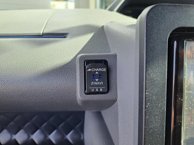 �m�t�r�a�|�[�g�n�t�r�a�P�[�u�����������߁A�g�ѓd�b���̏[�d���s���܂�