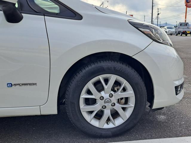 ノート ｅ－パワー　メダリスト　禁煙車　１年保証付き　純正ナビ　ＴＶ　バックカメラ　アラウンドビューモニター　デジタルインナーミラー　ＥＴＣ　前後ドライブレコーダー　ハーフレザーシート　衝突軽減ブレーキ　ＬＥＤヘッドライト（15枚目）