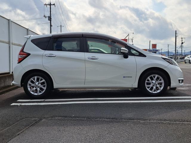 ノート ｅ－パワー　メダリスト　禁煙車　１年保証付き　純正ナビ　ＴＶ　バックカメラ　アラウンドビューモニター　デジタルインナーミラー　ＥＴＣ　前後ドライブレコーダー　ハーフレザーシート　衝突軽減ブレーキ　ＬＥＤヘッドライト（18枚目）