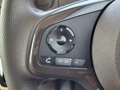 ［クルーズコントロール］設定した速度を維持して走行してくれます。高速道路で活躍する機能です。 6
