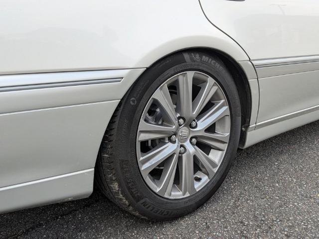 �Q�P�O�n�̏����z�C�[���ł����A�N���E�}�[�N�����Ă��܂���