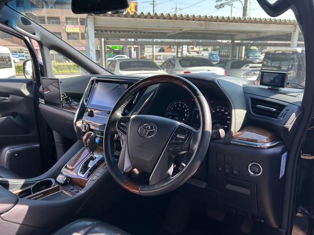 アルファード 3.5エグゼクティブラウンジ 電動リアゲート パワーバックドア LEDライト スマートキー フロントカメラ サイドカメラ バックカメラ 革シート シートヒーター パワーシート(5枚目)