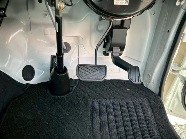 キャリイトラック 　ＡＴ　メモリーナビ　ＣＤ　Ｂｌｕｅｔｏｏｔｈ　運転席エアバック　助手席エアバック　ＡＢＳ　パワステ　エアコンクーラー　定期点検記録簿　ヘッドライトレベライザー　１２Ｖ電源ソケット　ドアバイザー（14枚目）