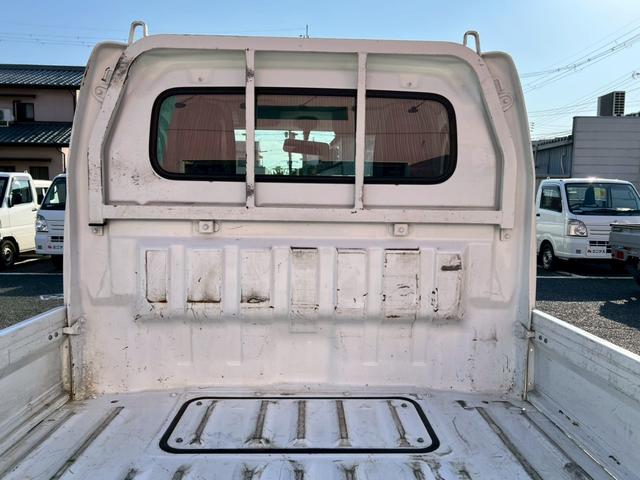 【外装クリーニング】どのような用途であっても、ご購入いただくお車は綺麗にお渡ししたい。そんな思いで外装のクリーニング、磨き作業などを施したお車の綺麗さも専門館の魅力です！