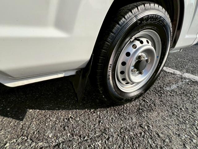 【外装クリーニング】どのような用途であっても、ご購入いただくお車は綺麗にお渡ししたい。そんな思いで外装のクリーニング、磨き作業などを施したお車の綺麗さも専門館の魅力です！