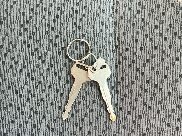 【お店の雰囲気】当店はカフェのような作りで、お客様に落ち着いた雰囲気でお車選びをしていただけるようにしております♪もちろん笑顔の素敵なスタッフがよりお話しやすい空間をお作りします☆