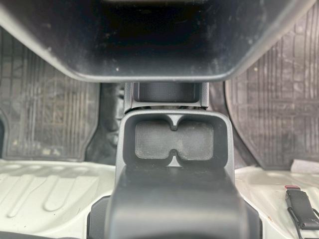 キャリイトラック 　車検整備付　ＡＴ車　ＥＴＣ　エアコン　パワステ　ＡＢＳ　運転席エアバック　助手席エアバック　アオリプロテクター　トリイプロテクター　ヘッドライトレベライザー　フロアマット　ドアバイザー　スペアタイヤ（19枚目）