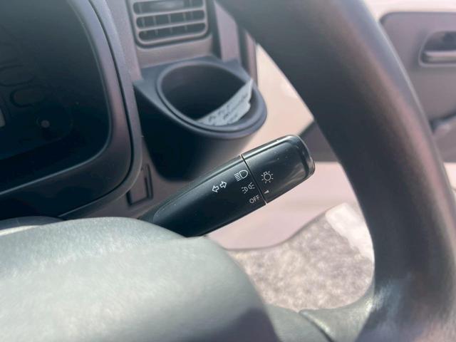 キャリイトラック 　車検整備付　ＡＴ車　ＥＴＣ　エアコン　パワステ　ＡＢＳ　運転席エアバック　助手席エアバック　アオリプロテクター　トリイプロテクター　ヘッドライトレベライザー　フロアマット　ドアバイザー　スペアタイヤ（21枚目）