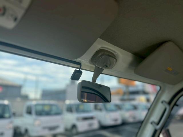 キャリイトラック 　車検整備付　ＡＴ車　ＥＴＣ　エアコン　パワステ　ＡＢＳ　運転席エアバック　助手席エアバック　アオリプロテクター　トリイプロテクター　ヘッドライトレベライザー　フロアマット　ドアバイザー　スペアタイヤ（23枚目）