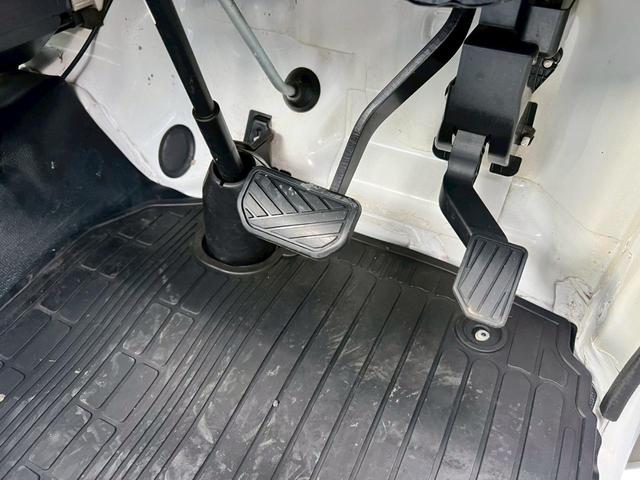 キャリイトラック 　車検整備付　ＡＴ車　ＥＴＣ　エアコン　パワステ　ＡＢＳ　運転席エアバック　助手席エアバック　アオリプロテクター　トリイプロテクター　ヘッドライトレベライザー　フロアマット　ドアバイザー　スペアタイヤ（24枚目）
