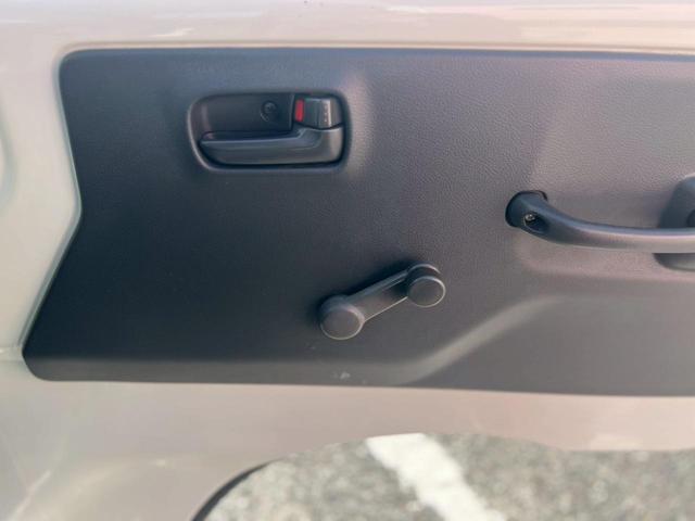 キャリイトラック 　車検整備付　ＡＴ車　ＥＴＣ　エアコン　パワステ　ＡＢＳ　運転席エアバック　助手席エアバック　アオリプロテクター　トリイプロテクター　ヘッドライトレベライザー　フロアマット　ドアバイザー　スペアタイヤ（26枚目）