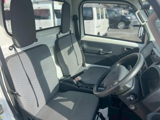 キャリイトラック 　車検整備付　ＡＴ車　ＥＴＣ　エアコン　パワステ　ＡＢＳ　運転席エアバック　助手席エアバック　アオリプロテクター　トリイプロテクター　ヘッドライトレベライザー　フロアマット　ドアバイザー　スペアタイヤ（30枚目）
