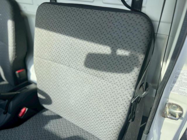 キャリイトラック 　車検整備付　ＡＴ車　ＥＴＣ　エアコン　パワステ　ＡＢＳ　運転席エアバック　助手席エアバック　アオリプロテクター　トリイプロテクター　ヘッドライトレベライザー　フロアマット　ドアバイザー　スペアタイヤ（31枚目）