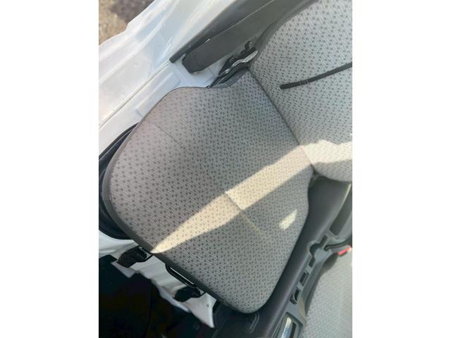 キャリイトラック 　車検整備付　ＡＴ車　ＥＴＣ　エアコン　パワステ　ＡＢＳ　運転席エアバック　助手席エアバック　アオリプロテクター　トリイプロテクター　ヘッドライトレベライザー　フロアマット　ドアバイザー　スペアタイヤ（36枚目）