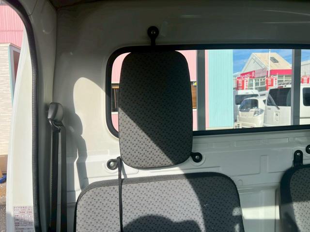 キャリイトラック 　車検整備付　ＡＴ車　ＥＴＣ　エアコン　パワステ　ＡＢＳ　運転席エアバック　助手席エアバック　アオリプロテクター　トリイプロテクター　ヘッドライトレベライザー　フロアマット　ドアバイザー　スペアタイヤ（38枚目）