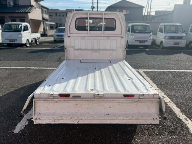 キャリイトラック 　車検整備付　ＡＴ車　ＥＴＣ　エアコン　パワステ　ＡＢＳ　運転席エアバック　助手席エアバック　アオリプロテクター　トリイプロテクター　ヘッドライトレベライザー　フロアマット　ドアバイザー　スペアタイヤ（49枚目）