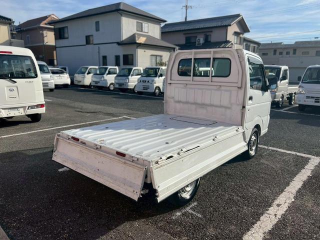 キャリイトラック 　車検整備付　ＡＴ車　ＥＴＣ　エアコン　パワステ　ＡＢＳ　運転席エアバック　助手席エアバック　アオリプロテクター　トリイプロテクター　ヘッドライトレベライザー　フロアマット　ドアバイザー　スペアタイヤ（50枚目）