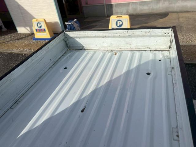 キャリイトラック 　車検整備付　ＡＴ車　ＥＴＣ　エアコン　パワステ　ＡＢＳ　運転席エアバック　助手席エアバック　アオリプロテクター　トリイプロテクター　ヘッドライトレベライザー　フロアマット　ドアバイザー　スペアタイヤ（57枚目）