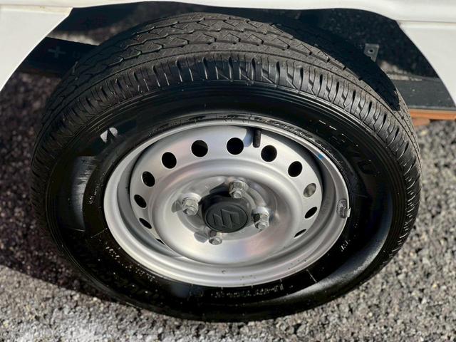キャリイトラック 　車検整備付　ＡＴ車　ＥＴＣ　エアコン　パワステ　ＡＢＳ　運転席エアバック　助手席エアバック　アオリプロテクター　トリイプロテクター　ヘッドライトレベライザー　フロアマット　ドアバイザー　スペアタイヤ（75枚目）