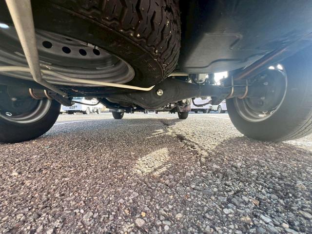 キャリイトラック 　車検整備付　ＡＴ車　ＥＴＣ　エアコン　パワステ　ＡＢＳ　運転席エアバック　助手席エアバック　アオリプロテクター　トリイプロテクター　ヘッドライトレベライザー　フロアマット　ドアバイザー　スペアタイヤ（76枚目）