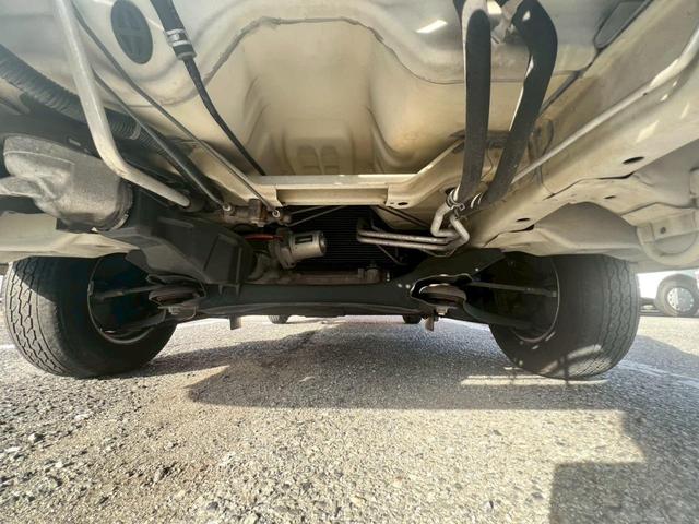 キャリイトラック 　車検整備付　ＡＴ車　ＥＴＣ　エアコン　パワステ　ＡＢＳ　運転席エアバック　助手席エアバック　アオリプロテクター　トリイプロテクター　ヘッドライトレベライザー　フロアマット　ドアバイザー　スペアタイヤ（77枚目）