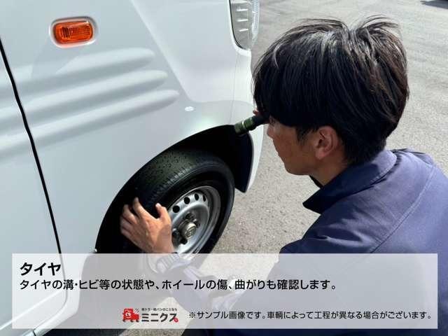 ハイゼットカーゴ 両側スライドドア パワステ エアコンクーラー 運転席エアバック 助手席エアバック キーレス純正 シガーライター ヘッドライトレベライザー フロアマットドアバイザー スペアタイヤ スペアキー(11枚目)