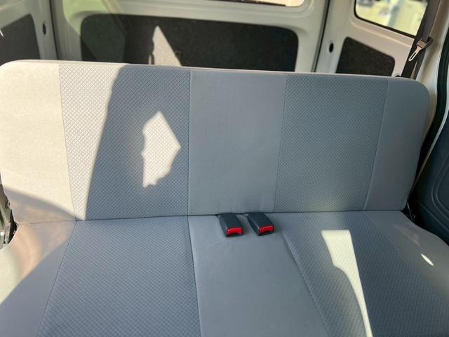 ハイゼットカーゴ 　ＡＴ車　純正キーレス　ＰＷ　エアコン　パワステ　両側スライドドア　運転席エアバック　助手席エアバック　　シガーライター　ヘッドライトレベライザー　フロアマットドアバイザー　スペアタイヤ　スペアキー（37枚目）
