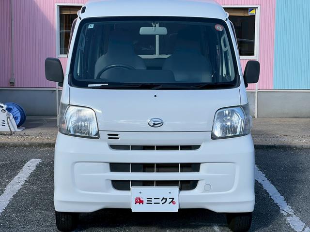 ハイゼットカーゴ 　ＡＴ車　純正キーレス　ＰＷ　エアコン　パワステ　両側スライドドア　運転席エアバック　助手席エアバック　　シガーライター　ヘッドライトレベライザー　フロアマットドアバイザー　スペアタイヤ　スペアキー（42枚目）