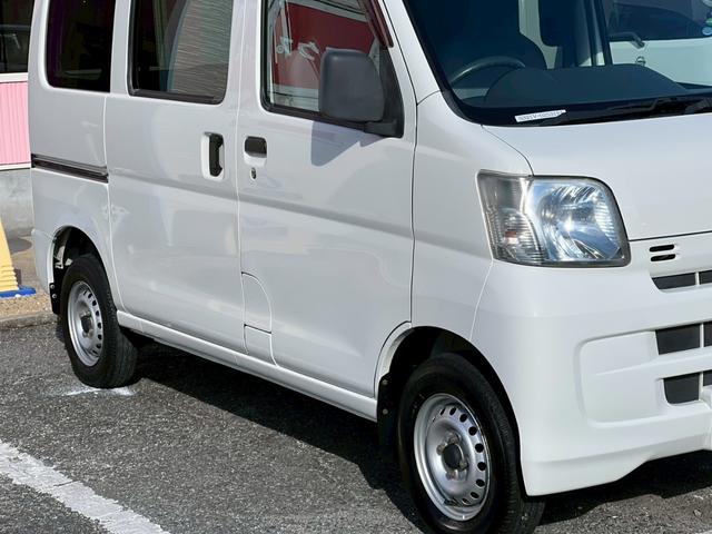 ハイゼットカーゴ 　ＡＴ車　純正キーレス　ＰＷ　エアコン　パワステ　両側スライドドア　運転席エアバック　助手席エアバック　　シガーライター　ヘッドライトレベライザー　フロアマットドアバイザー　スペアタイヤ　スペアキー（44枚目）
