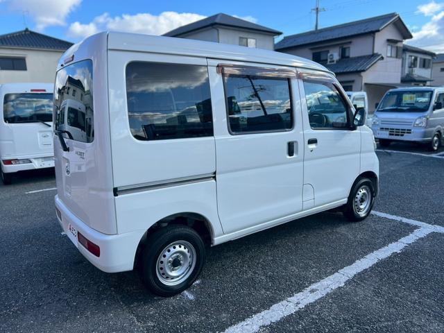 ハイゼットカーゴ 　ＡＴ車　純正キーレス　ＰＷ　エアコン　パワステ　両側スライドドア　運転席エアバック　助手席エアバック　　シガーライター　ヘッドライトレベライザー　フロアマットドアバイザー　スペアタイヤ　スペアキー（46枚目）