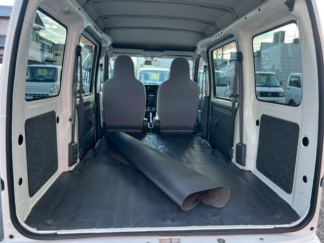 ハイゼットカーゴ 　ＡＴ車　純正キーレス　ＰＷ　エアコン　パワステ　両側スライドドア　運転席エアバック　助手席エアバック　　シガーライター　ヘッドライトレベライザー　フロアマットドアバイザー　スペアタイヤ　スペアキー（49枚目）