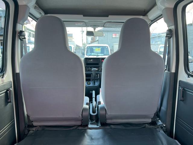 ハイゼットカーゴ 　ＡＴ車　純正キーレス　ＰＷ　エアコン　パワステ　両側スライドドア　運転席エアバック　助手席エアバック　　シガーライター　ヘッドライトレベライザー　フロアマットドアバイザー　スペアタイヤ　スペアキー（50枚目）