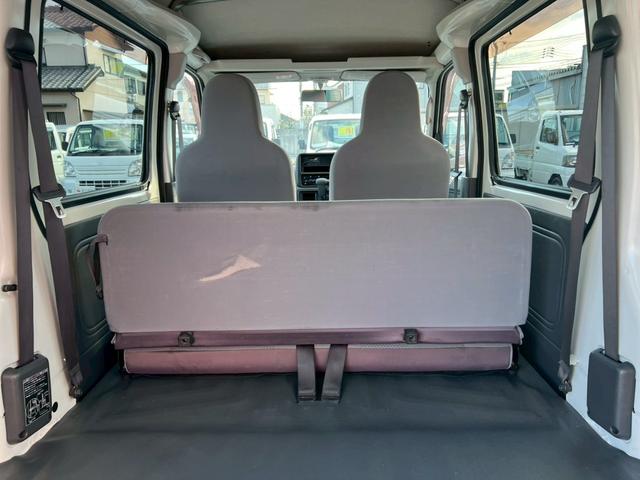 ハイゼットカーゴ 　ＡＴ車　純正キーレス　ＰＷ　エアコン　パワステ　両側スライドドア　運転席エアバック　助手席エアバック　　シガーライター　ヘッドライトレベライザー　フロアマットドアバイザー　スペアタイヤ　スペアキー（51枚目）