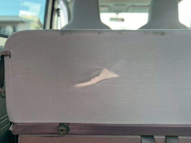 ハイゼットカーゴ 　ＡＴ車　純正キーレス　ＰＷ　エアコン　パワステ　両側スライドドア　運転席エアバック　助手席エアバック　　シガーライター　ヘッドライトレベライザー　フロアマットドアバイザー　スペアタイヤ　スペアキー（52枚目）