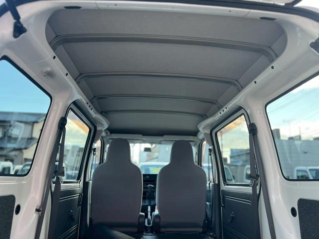 ハイゼットカーゴ 　ＡＴ車　純正キーレス　ＰＷ　エアコン　パワステ　両側スライドドア　運転席エアバック　助手席エアバック　　シガーライター　ヘッドライトレベライザー　フロアマットドアバイザー　スペアタイヤ　スペアキー（53枚目）