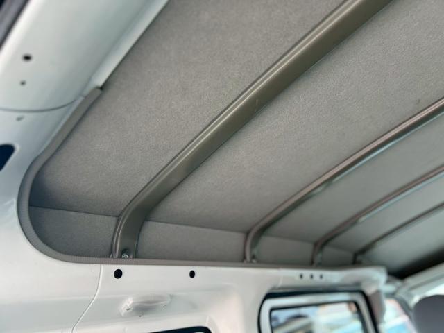 ハイゼットカーゴ 　ＡＴ車　純正キーレス　ＰＷ　エアコン　パワステ　両側スライドドア　運転席エアバック　助手席エアバック　　シガーライター　ヘッドライトレベライザー　フロアマットドアバイザー　スペアタイヤ　スペアキー（54枚目）