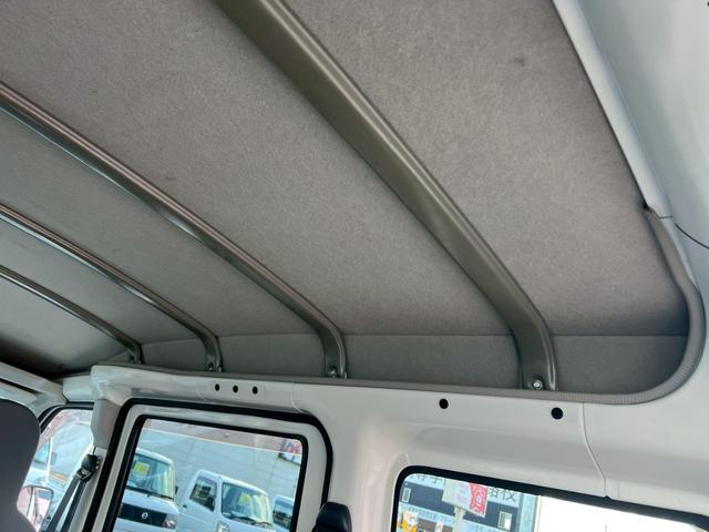 ハイゼットカーゴ 　ＡＴ車　純正キーレス　ＰＷ　エアコン　パワステ　両側スライドドア　運転席エアバック　助手席エアバック　　シガーライター　ヘッドライトレベライザー　フロアマットドアバイザー　スペアタイヤ　スペアキー（55枚目）