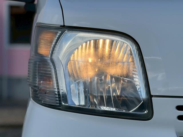 ハイゼットカーゴ 　ＡＴ車　純正キーレス　ＰＷ　エアコン　パワステ　両側スライドドア　運転席エアバック　助手席エアバック　　シガーライター　ヘッドライトレベライザー　フロアマットドアバイザー　スペアタイヤ　スペアキー（63枚目）