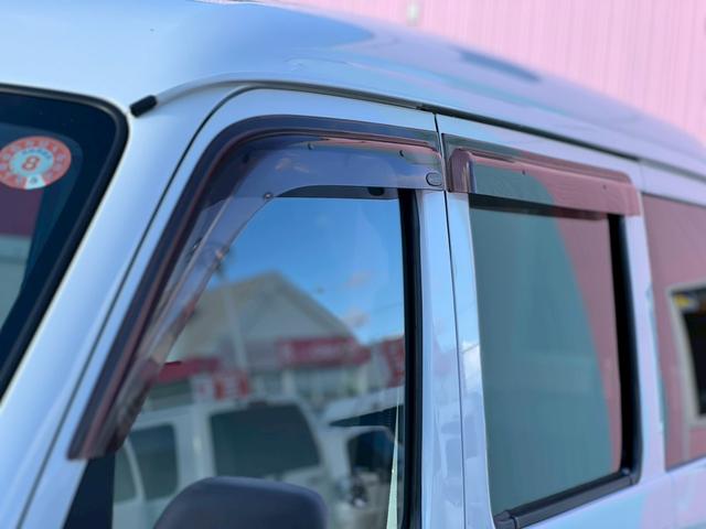ハイゼットカーゴ 　ＡＴ車　純正キーレス　ＰＷ　エアコン　パワステ　両側スライドドア　運転席エアバック　助手席エアバック　　シガーライター　ヘッドライトレベライザー　フロアマットドアバイザー　スペアタイヤ　スペアキー（66枚目）