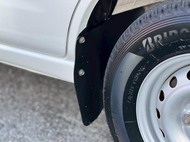 ハイゼットカーゴ 　ＡＴ車　純正キーレス　ＰＷ　エアコン　パワステ　両側スライドドア　運転席エアバック　助手席エアバック　　シガーライター　ヘッドライトレベライザー　フロアマットドアバイザー　スペアタイヤ　スペアキー（72枚目）