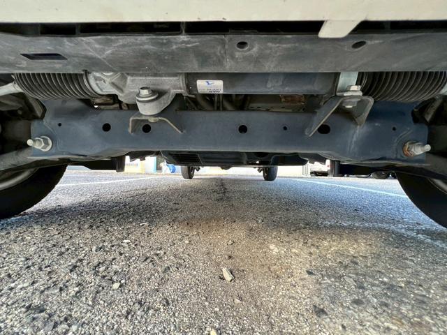 ハイゼットカーゴ 　ＡＴ車　純正キーレス　ＰＷ　エアコン　パワステ　両側スライドドア　運転席エアバック　助手席エアバック　　シガーライター　ヘッドライトレベライザー　フロアマットドアバイザー　スペアタイヤ　スペアキー（78枚目）