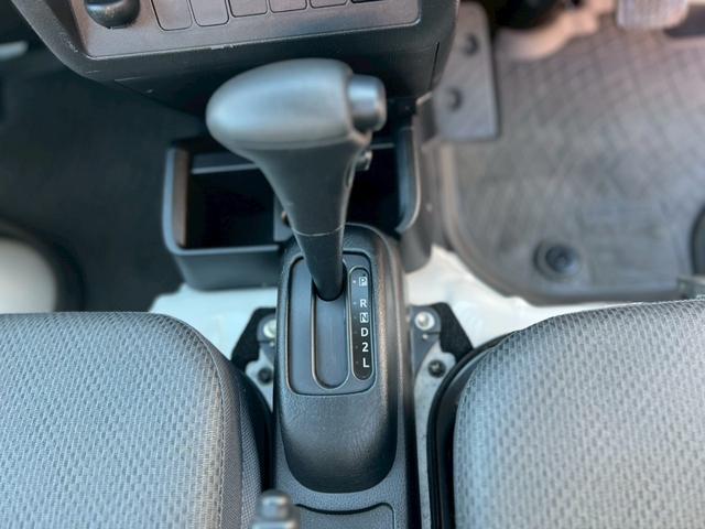 ハイゼットトラック スタンダード　２ＷＤ　ＡＴ　ＥＴＣ　ドライブレコーダー　運転席・助手席エアバック　ＡＢＳ　エアコン・クーラー　パワステ　ＣＤ　アオリプロテクター　１２Ｖ電源ソケット　フロアマット　ドアバイザー　スペアタイヤ（14枚目）