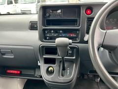 【外装クリーニング】どのような用途であっても、ご購入いただくお車は綺麗にお渡ししたい。そんな思いで外装のクリーニング、磨き作業などを施したお車の綺麗さも専門館の魅力です！ 3