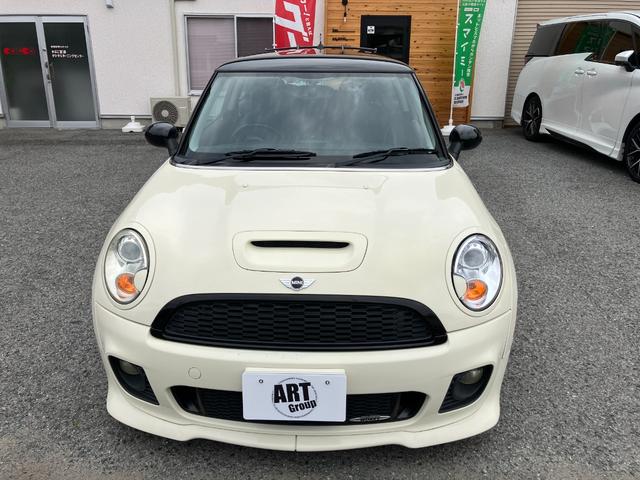 ＭＩＮＩ クーパーＳ　ジョンクーパーワークスパーツ何点か付き　ローダウン　ナビＴＶ　バックカメラ　ＥＴＣ　シートカバー　ＪＣＷアルミ（2枚目）