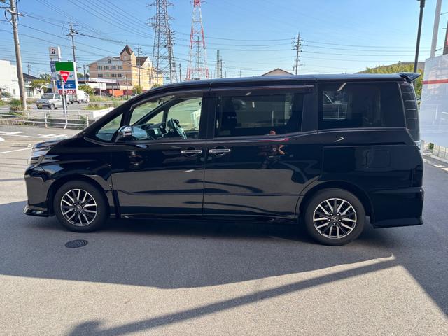 ヴォクシー ＺＳ　煌　パワステ　パワーウィンドウ　ダブルエアコン　ワンオーナー　禁煙車　盗難防止システム　衝突安全ボディ　ＬＥＤヘッドランプアイドリングストップ　鉱石モニター　純正ナビ（7枚目）